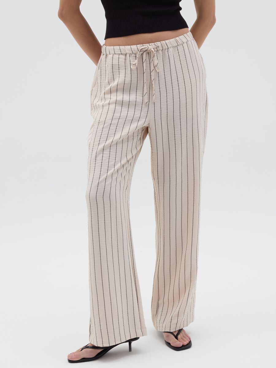 Crinkle-effect fluid trousers_1