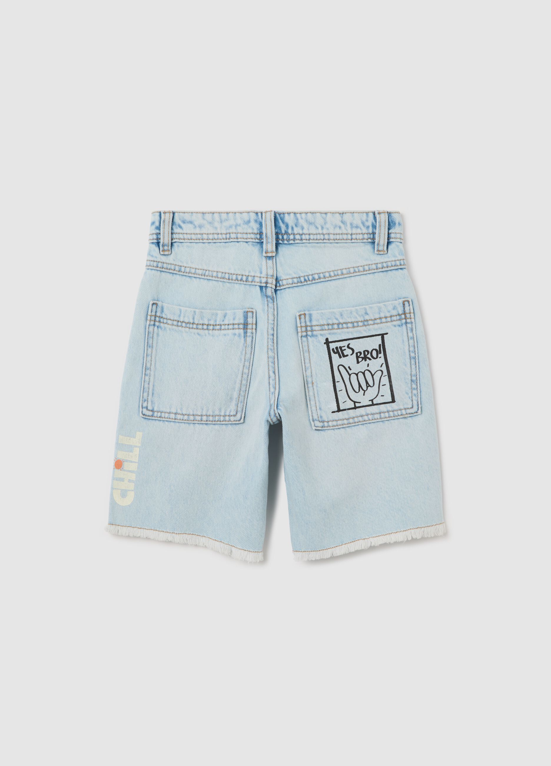 Light denim Bermuda shorts with five pockets and print