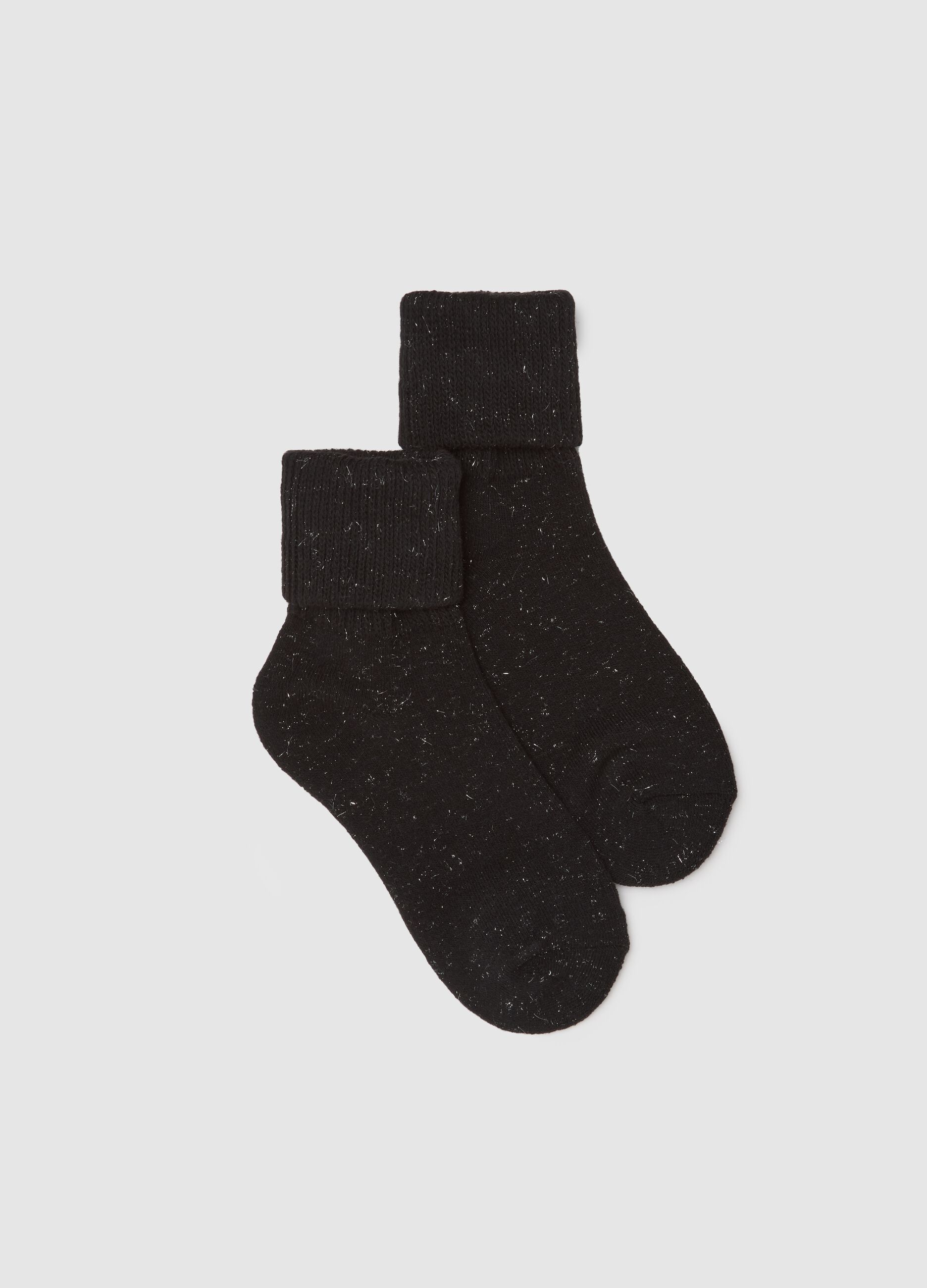 Black socks with metallic fibre