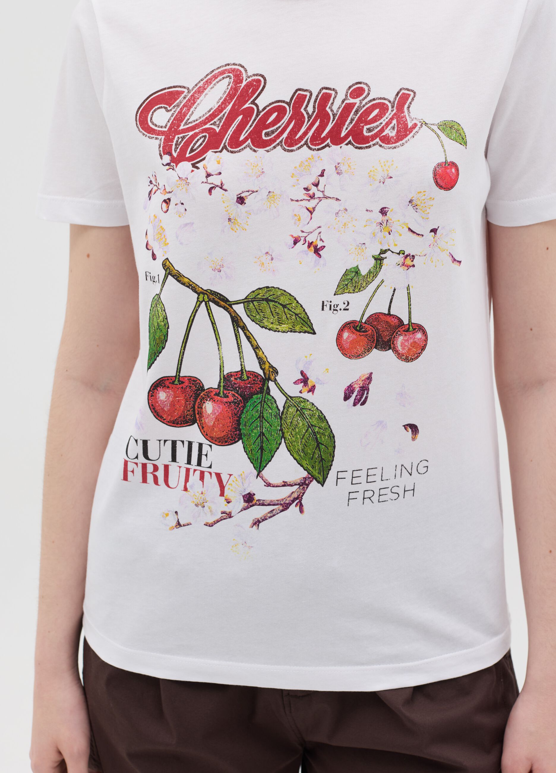 White T-shirt with cherry print in cotton