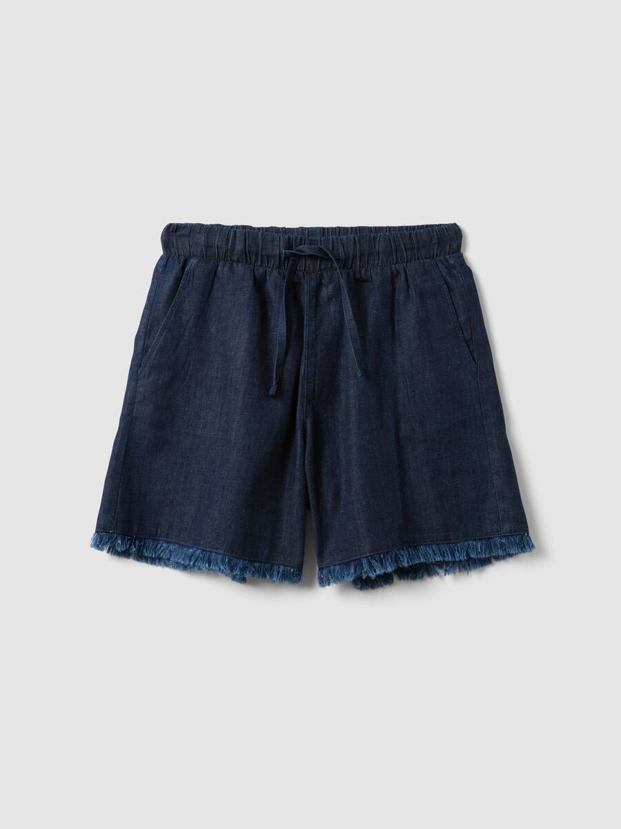 Shorts denim blu in misto cotone regular fit con bordo sfrangiato_0