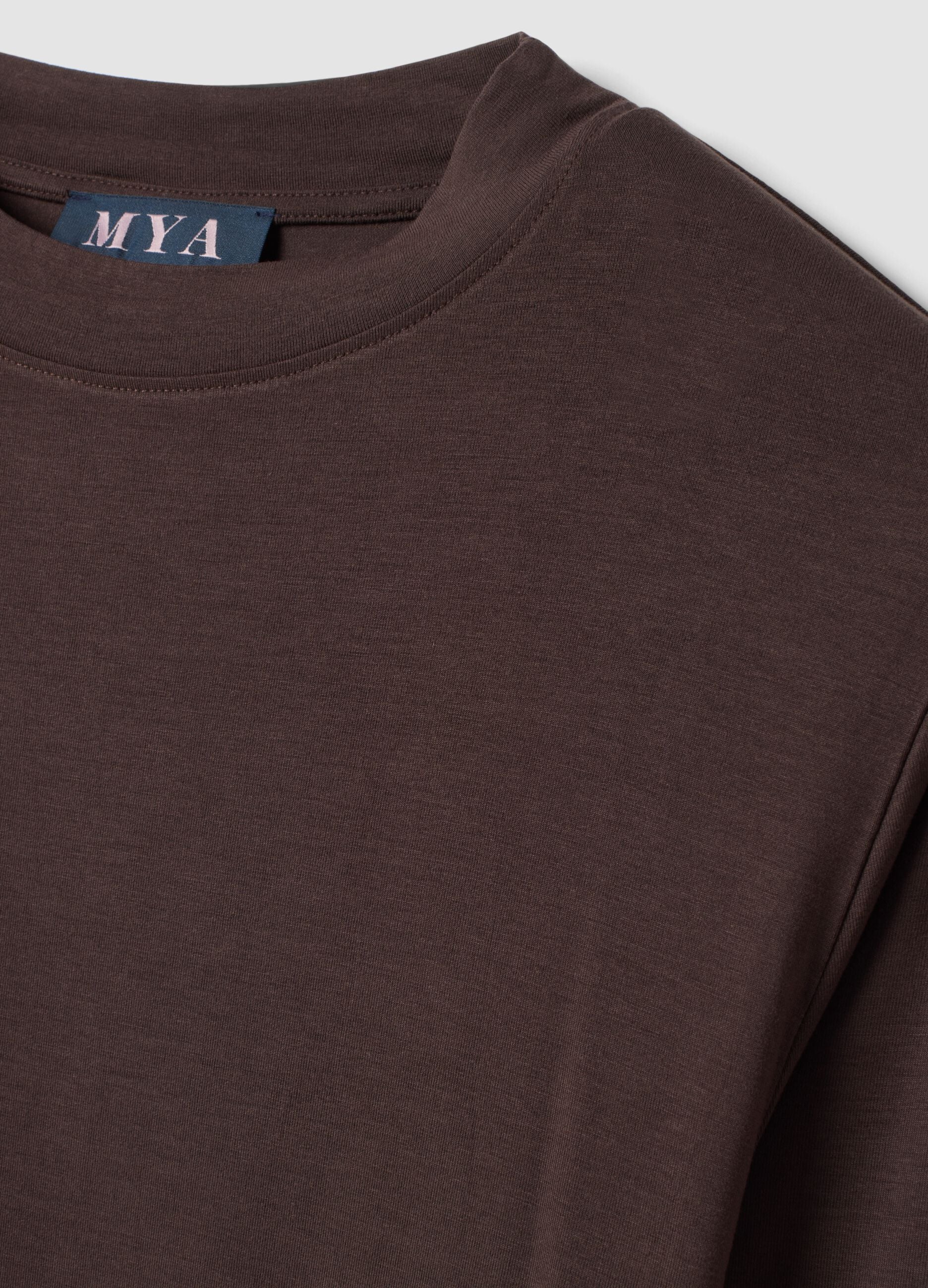 Maglia marrone scuro in viscosa elasticizzata regular fit