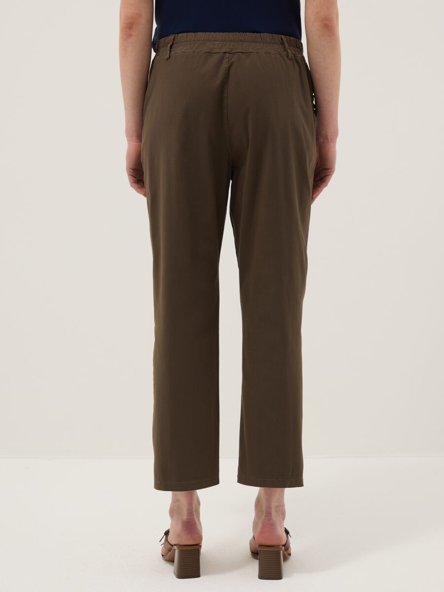 Pantaloni in cotone elasticizzato marroni regular fit_2
