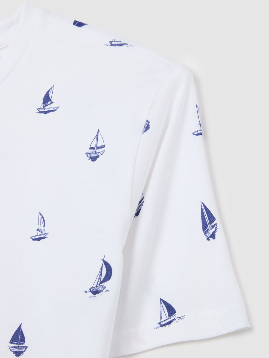 Men's white pure cotton regular fit pyjama set with print_5