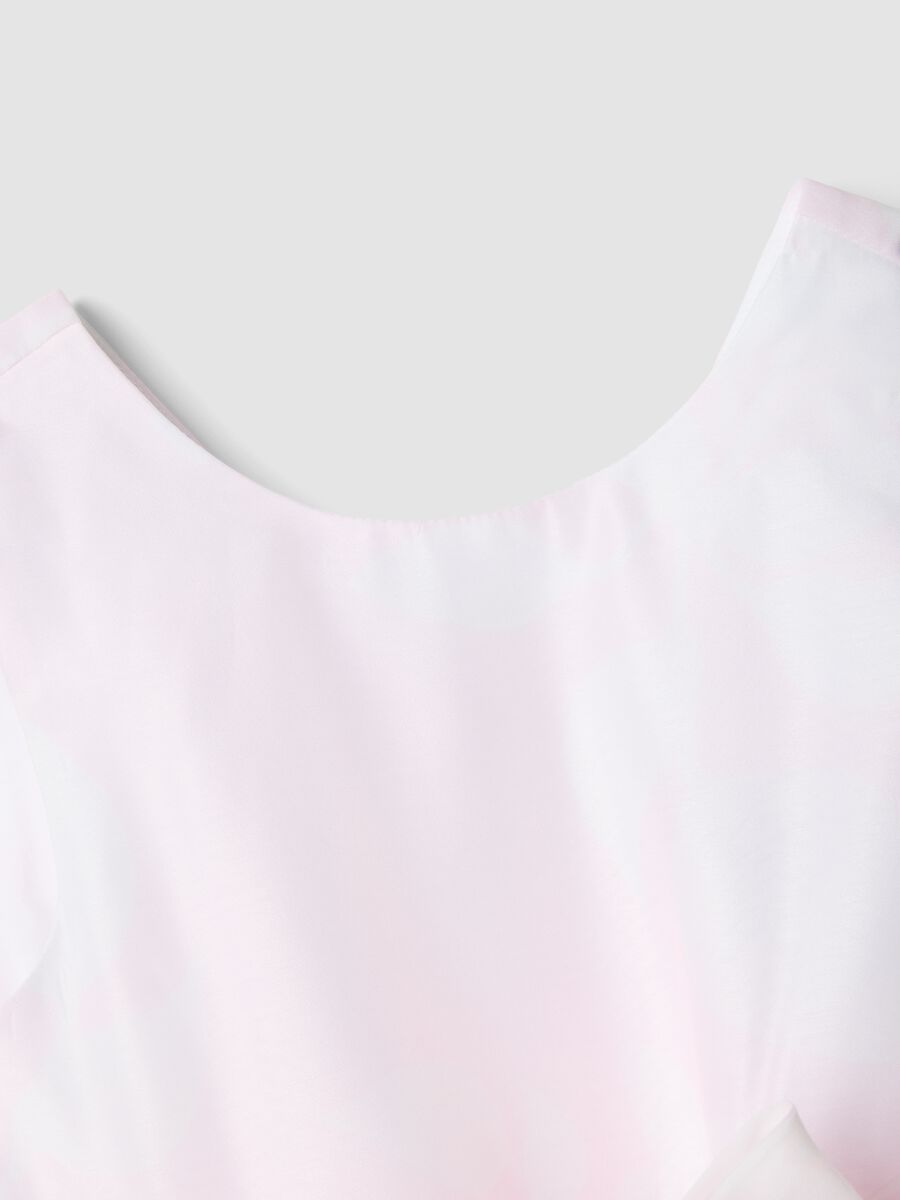 Abito rosa smanicato con fiocco in vita per bambina_3