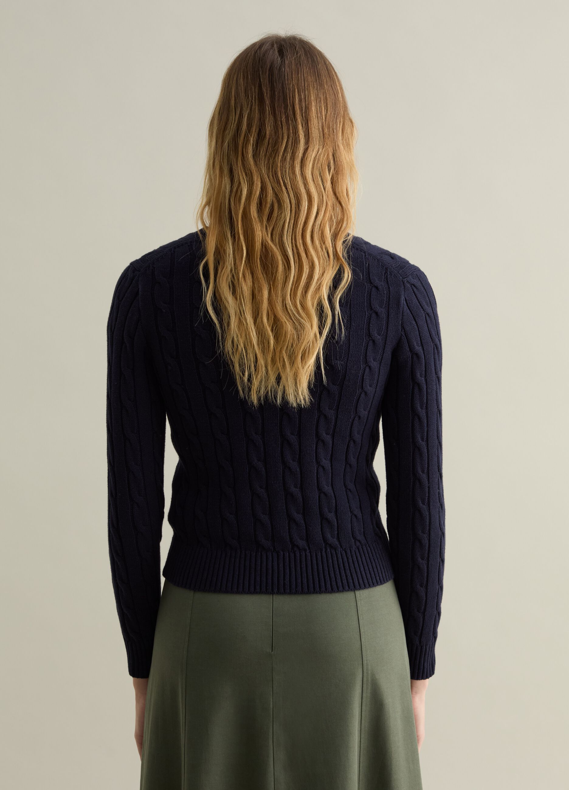 Pullover a trecce con scollo a V
