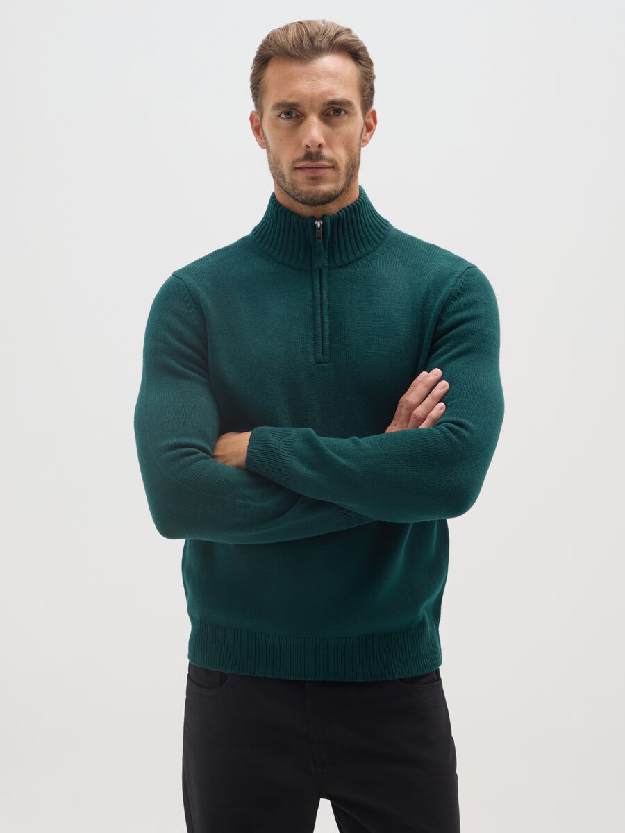 Green Regular Fit High-Neck Sweater with Short Zip_0