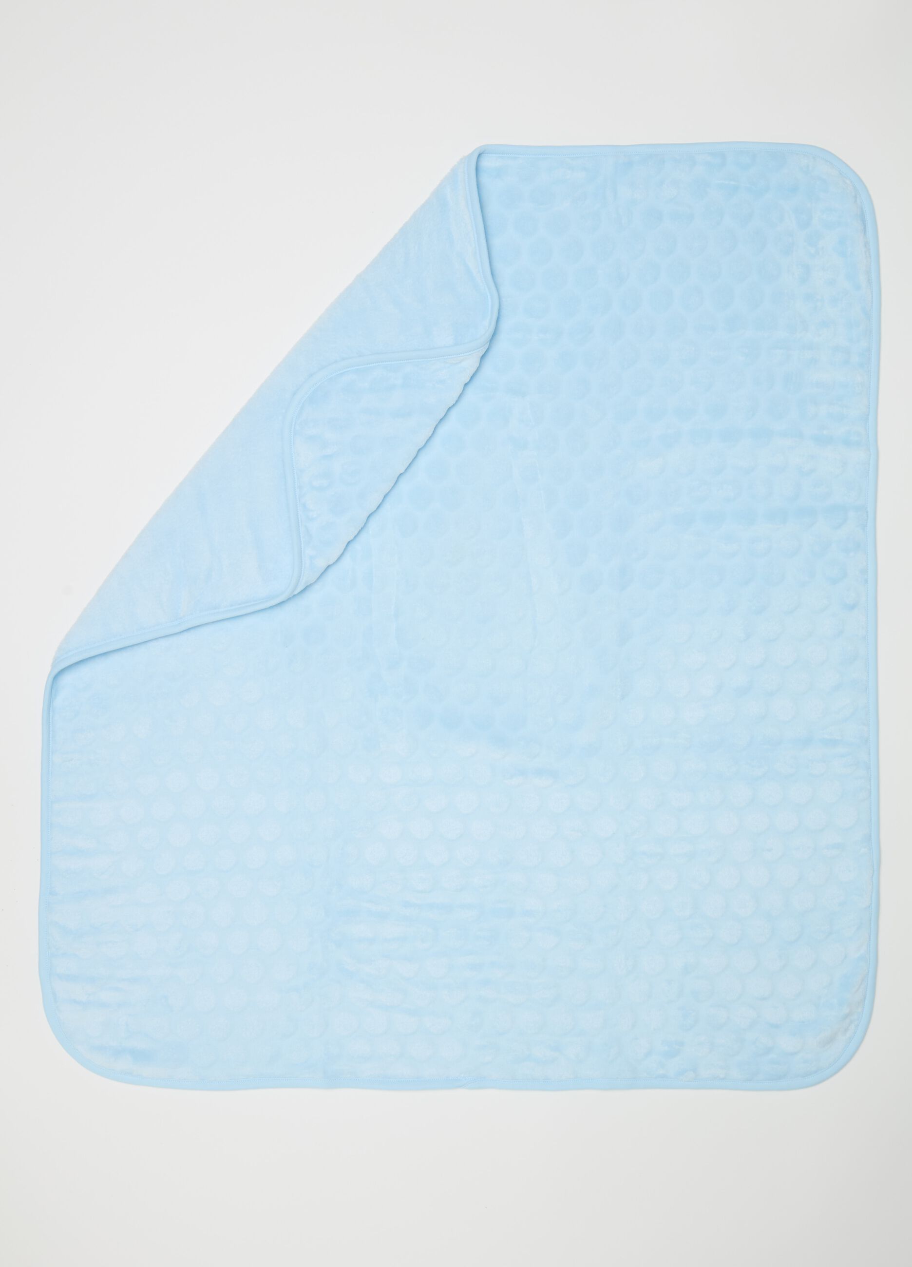 Velour blanket with polka dot pattern