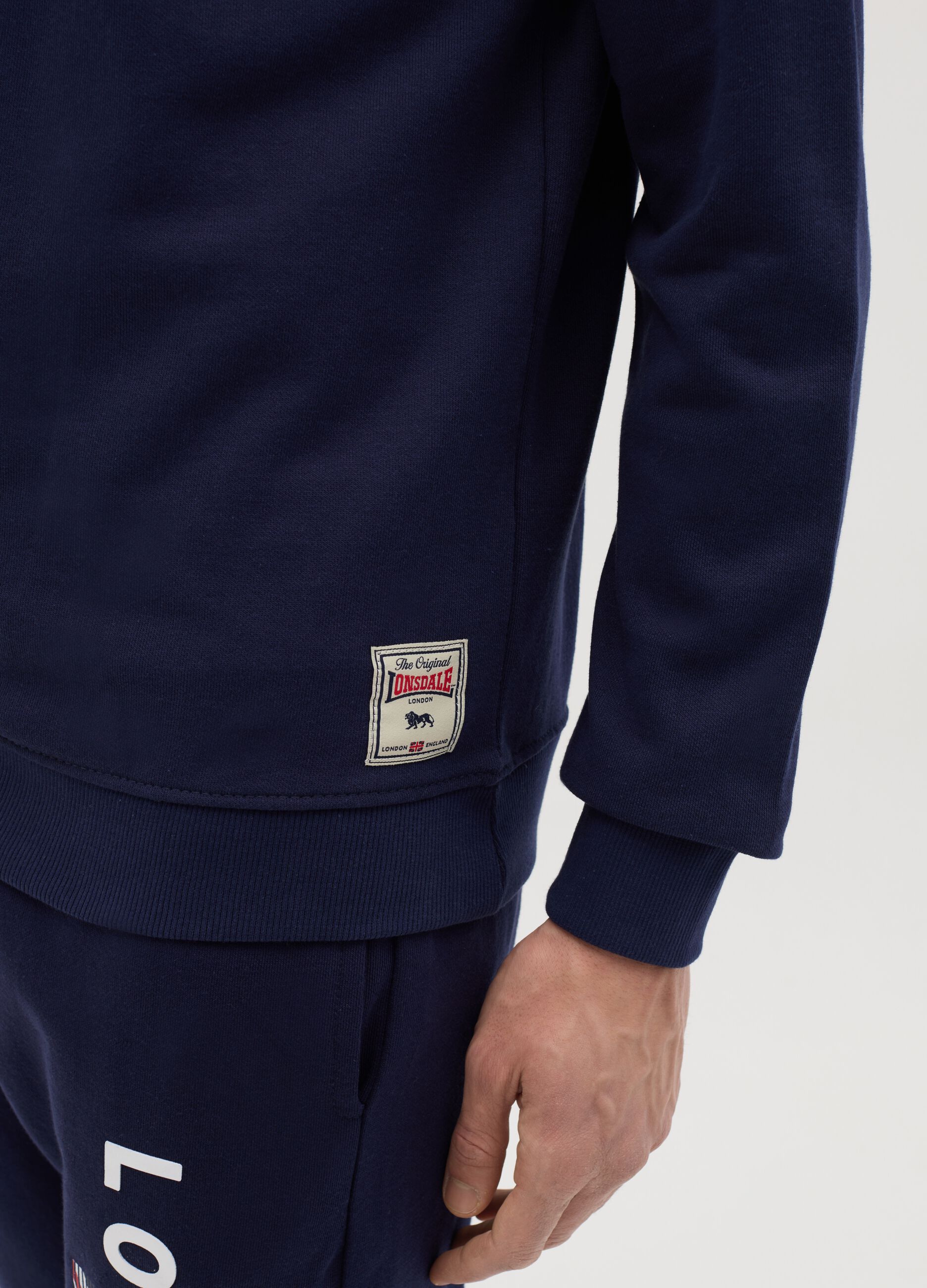 Blue sweatshirt with round neck