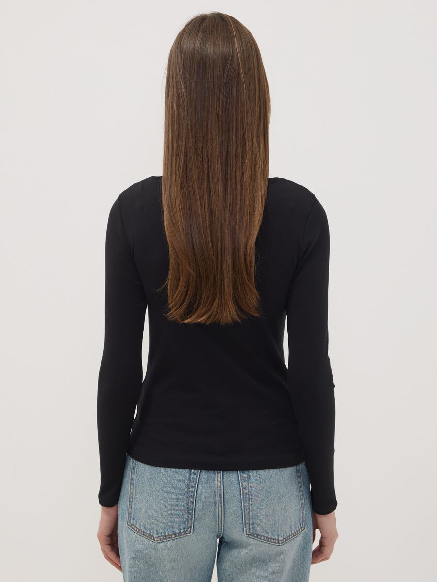 T-shirt nera in puro cotone con girocollo_3