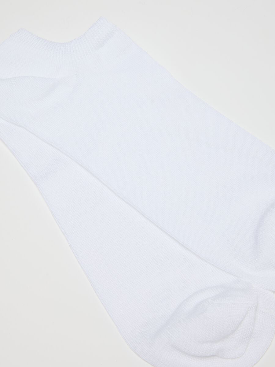 Triple pack of elasticated white cotton-blend sports socks_1
