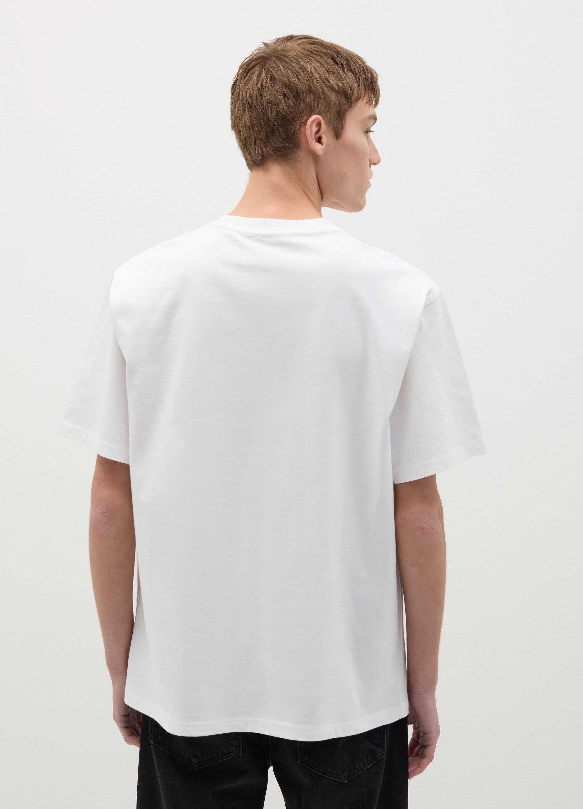 T-shirt con tasca a ricamo
