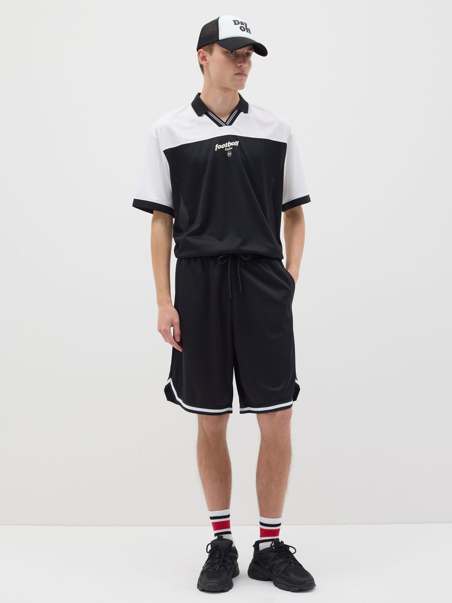 White and black T-shirt with print_1