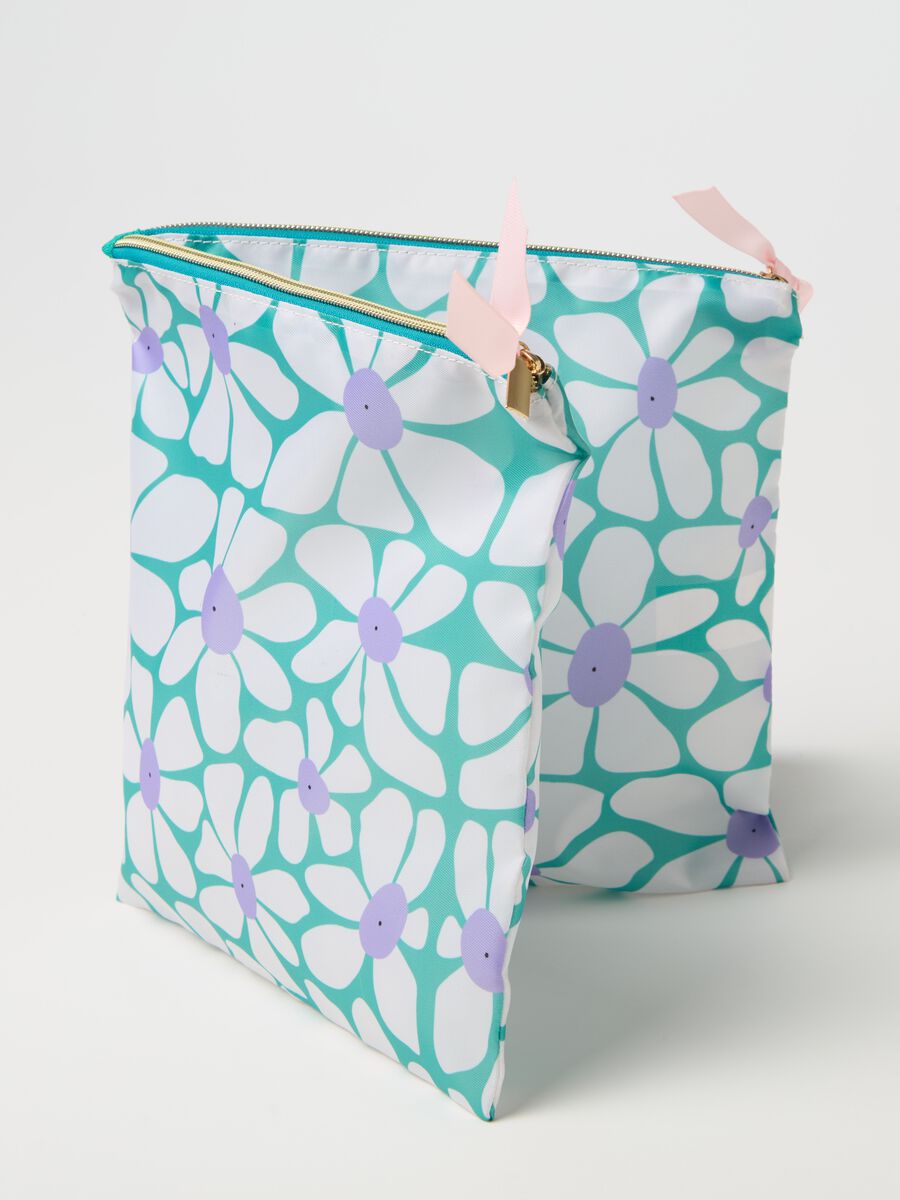 Travel clutch with floral print_1
