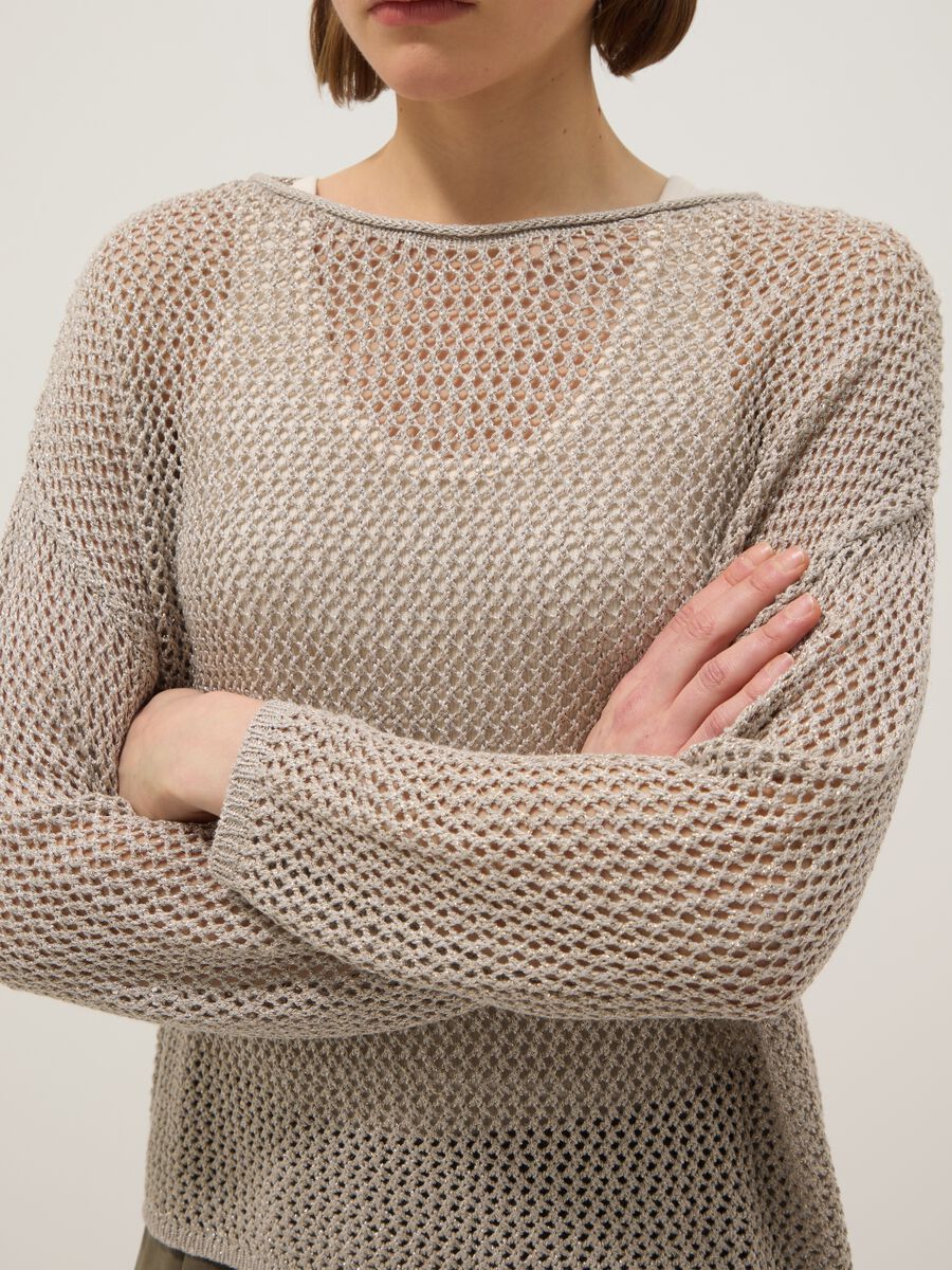 Maglione in misto viscosa beige regular fit con lavorazione a maglia_3