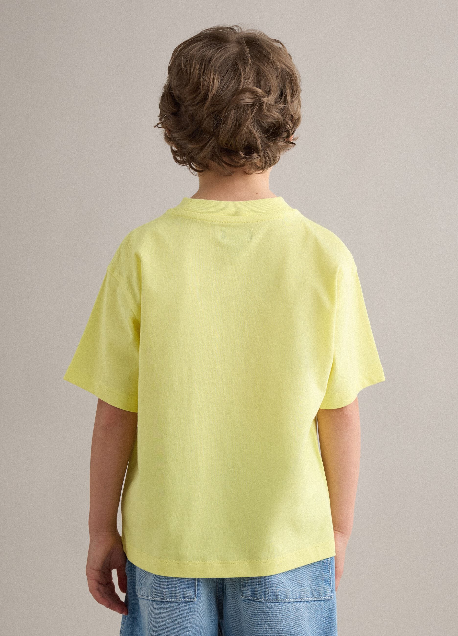 T-shirt gialla in puro cotone over fit da bambino