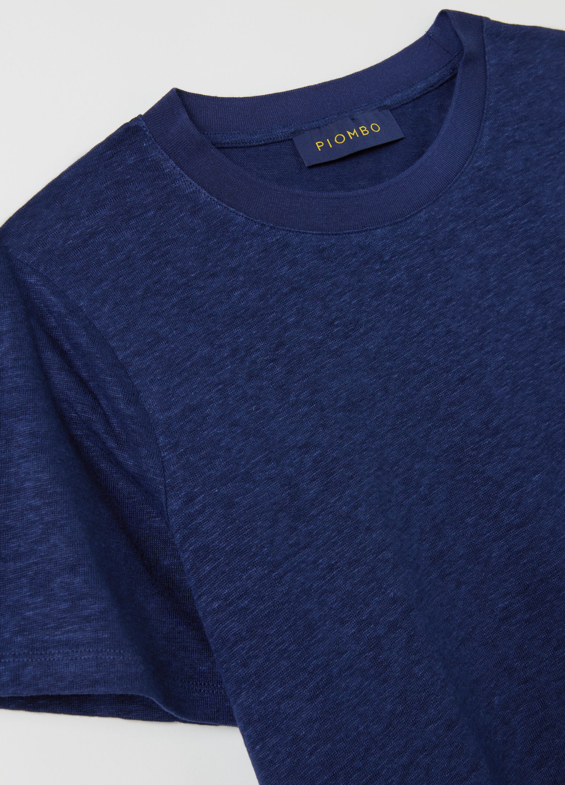Linen T-shirt with round neck