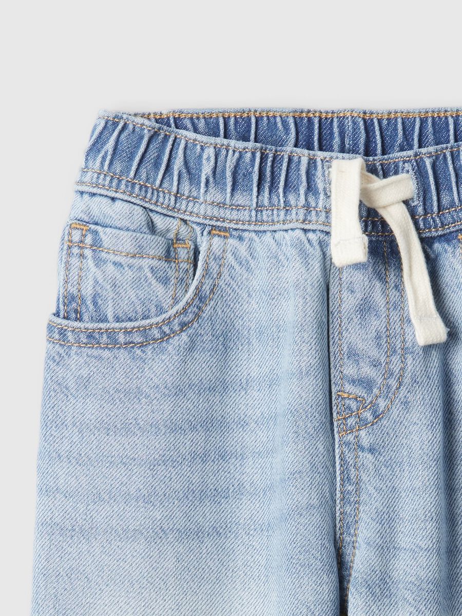 Baggy-fit jeans with five pockets and drawstring_2
