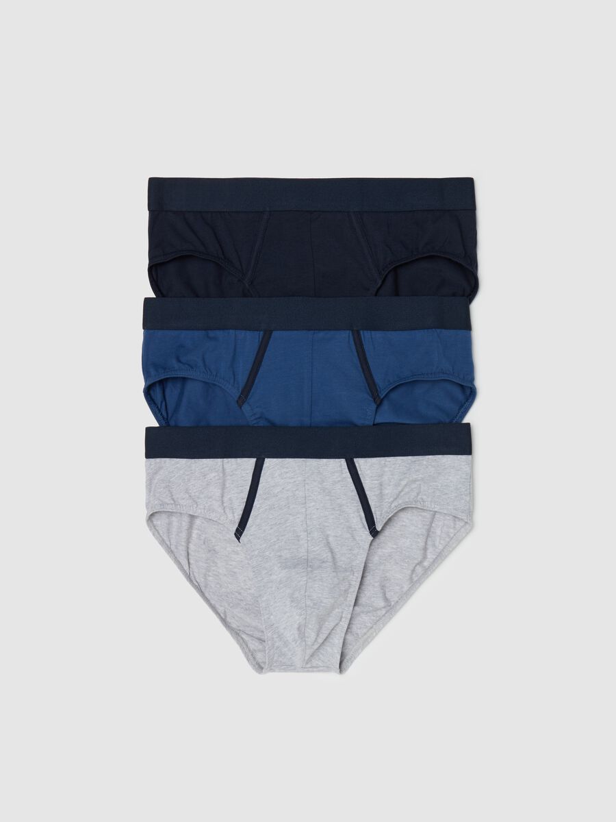 Three-pack briefs with contrasting details_4