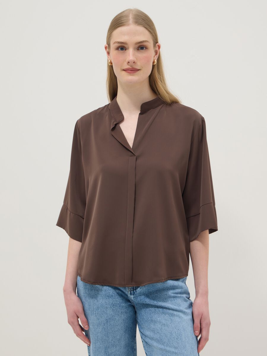 Camicia a maniche lunghe marrone regular fit con collo a fascia_1