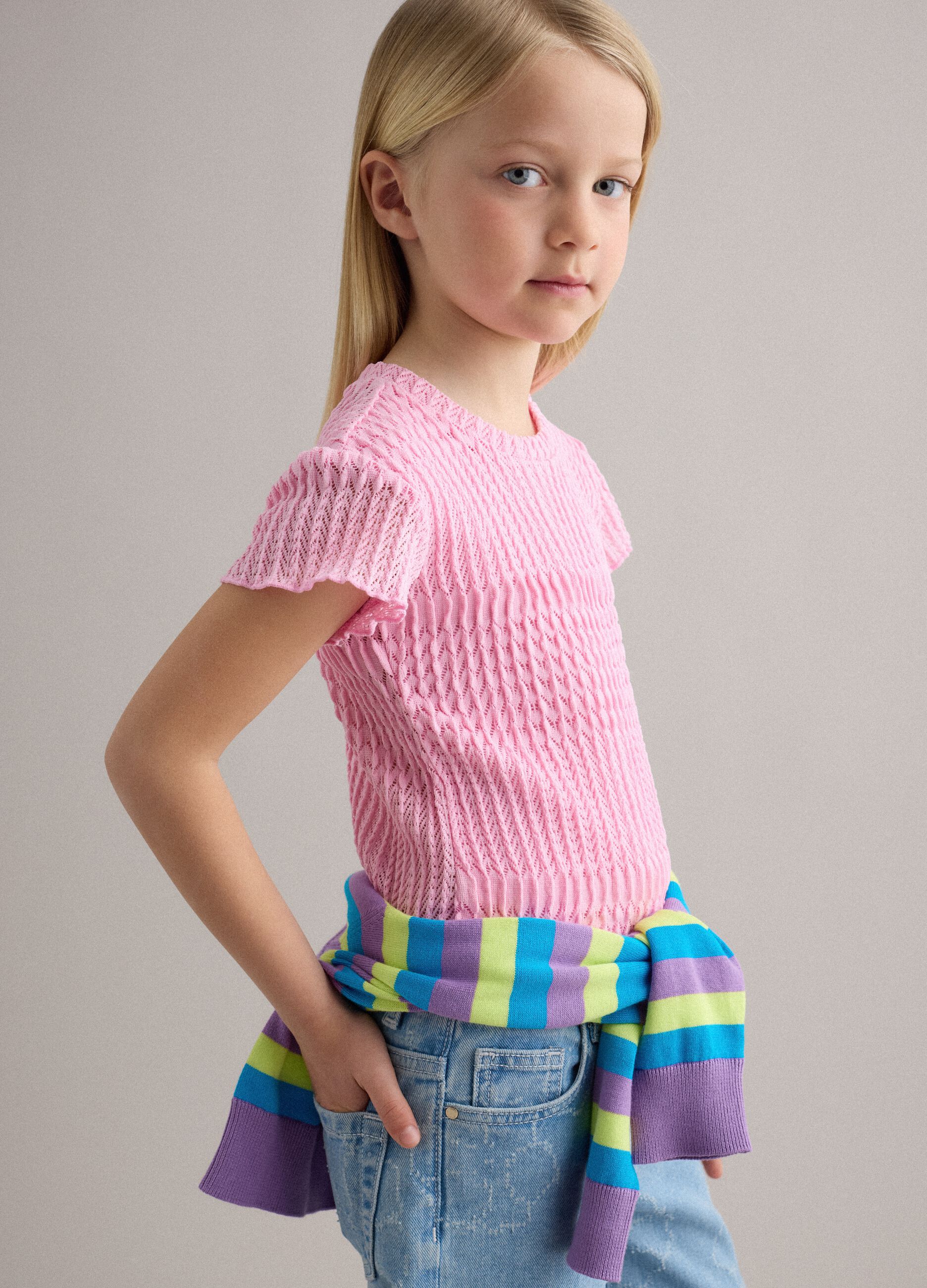 Pink short-sleeve girls' T-shirt regular fit with mesh texture