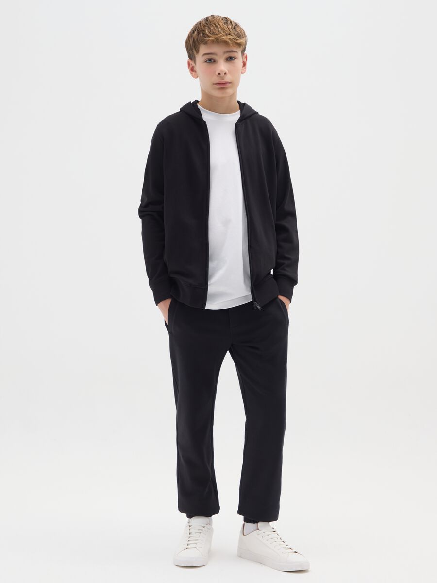 Pantaloni jogger da ragazzo in puro cotone nero regular fit_0