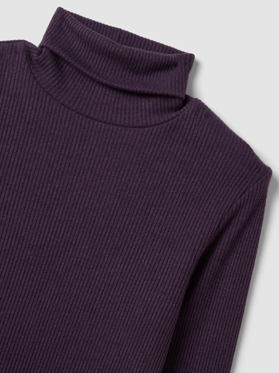 Maglia viola in misto viscosa a costine con girocollo_5