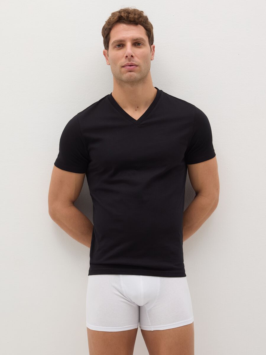 Three-pack organic cotton undershirts with V neck_0