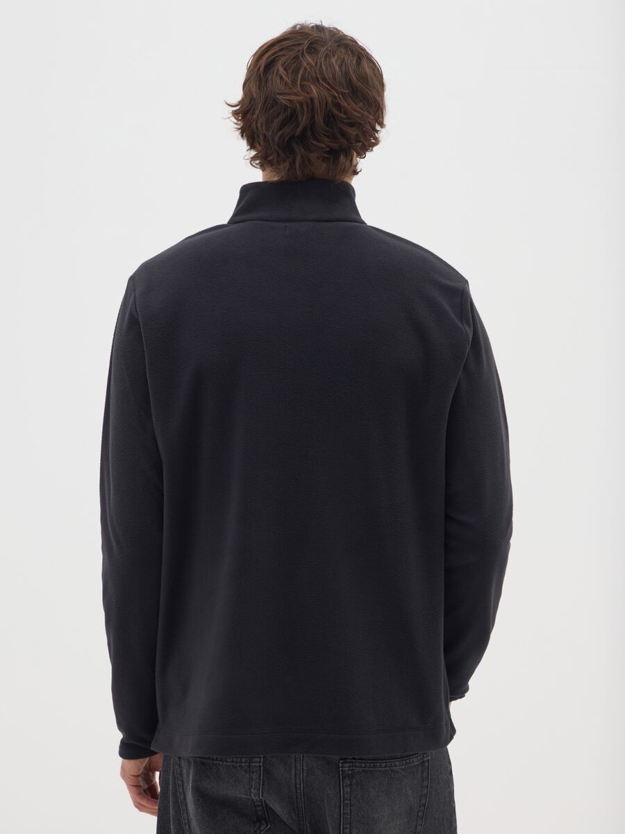 Felpa nera in pile con mezza zip_2