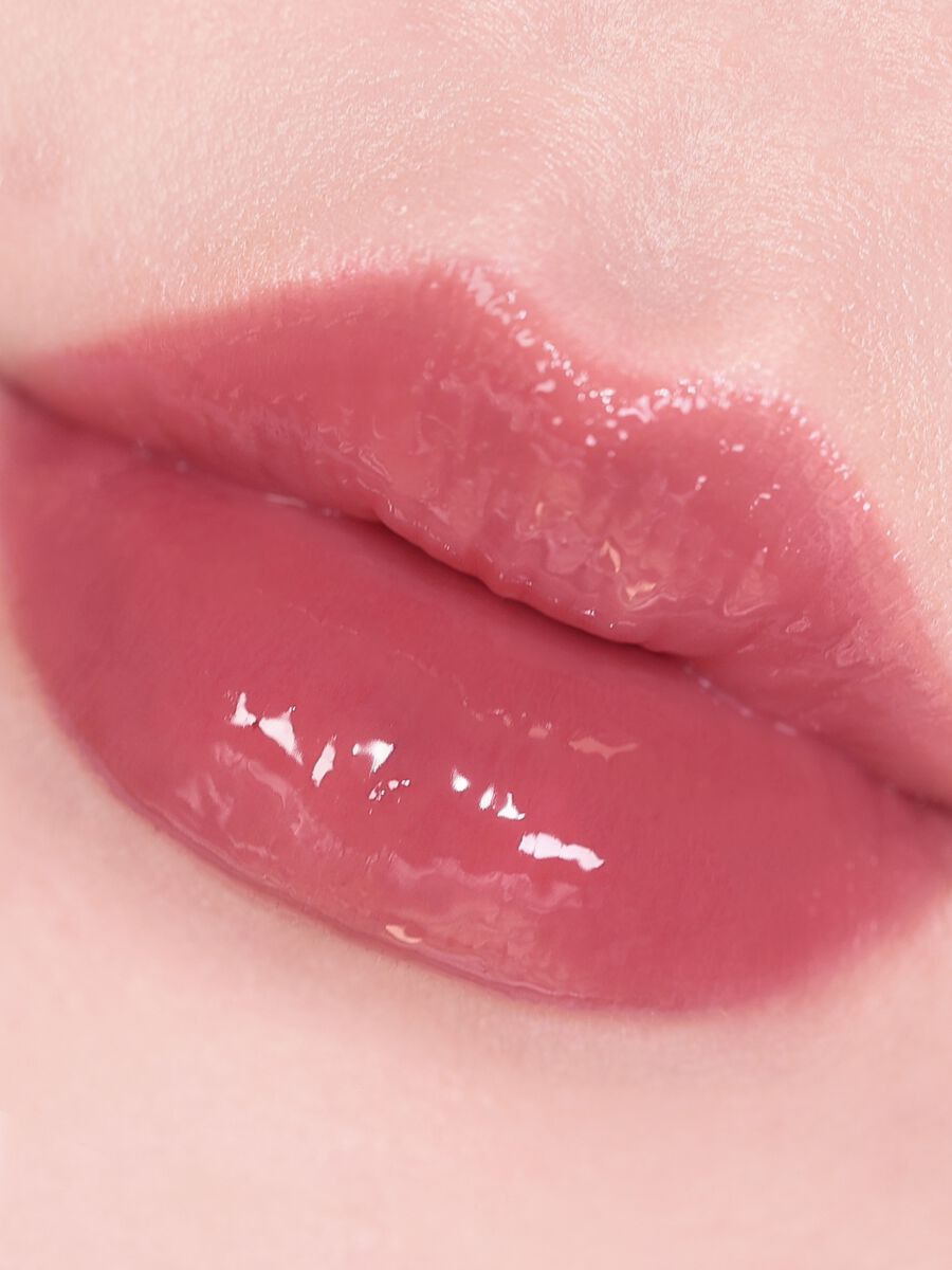 Lip tint with fantastic glossy effect. Vibrant colour and hydrated lips for 12 hours_2