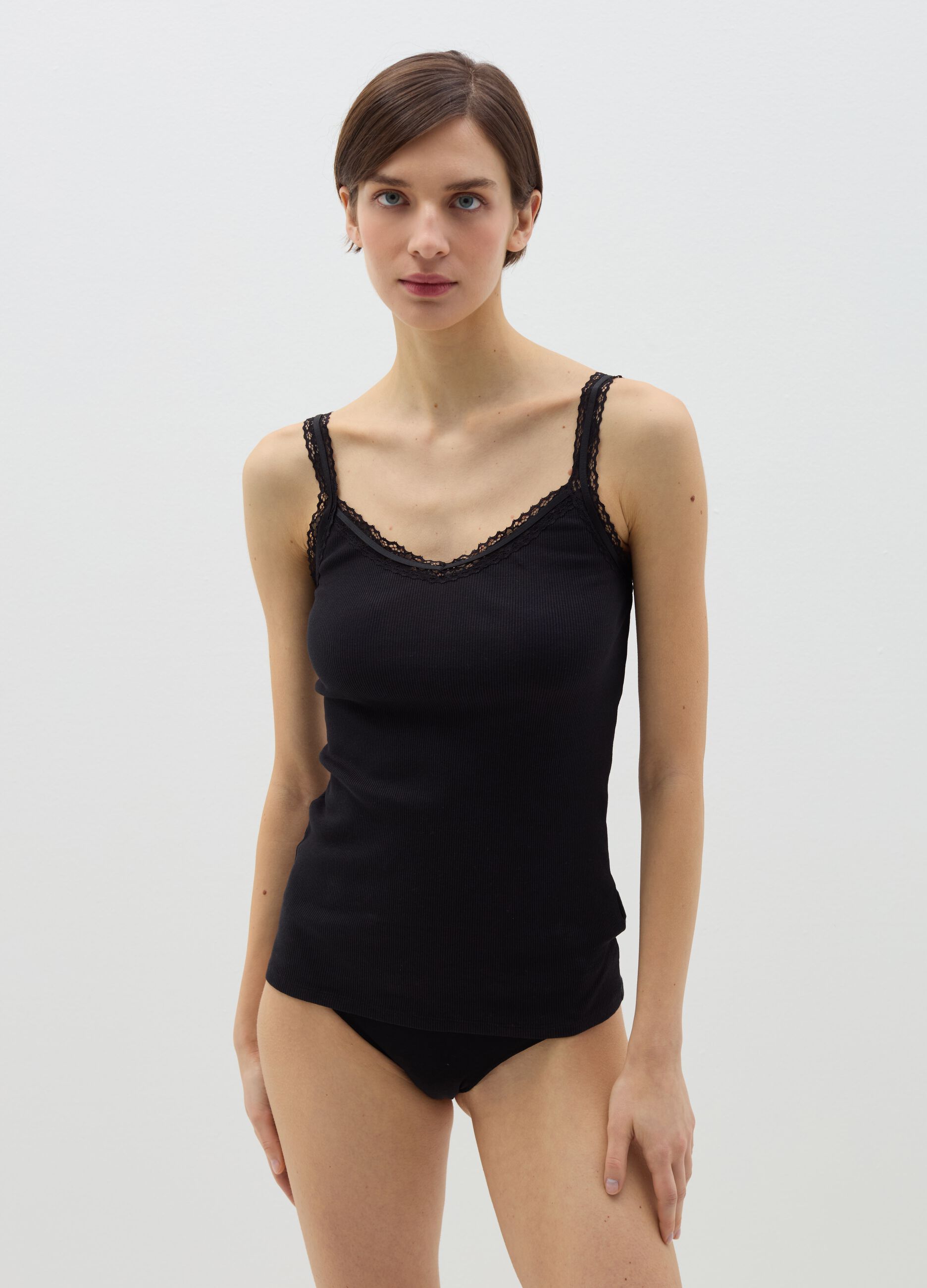 Ribbed under vest with crochet
