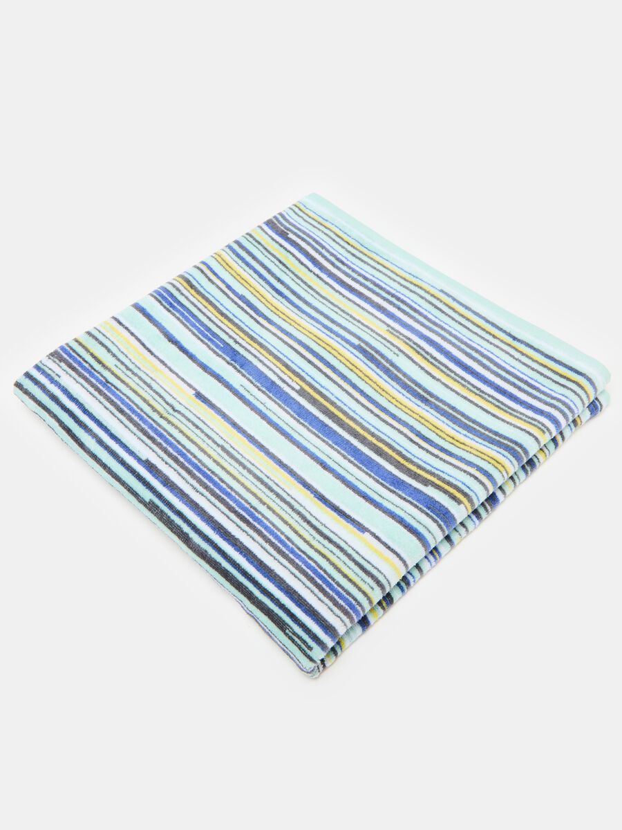 Bath towel with striped pattern_1