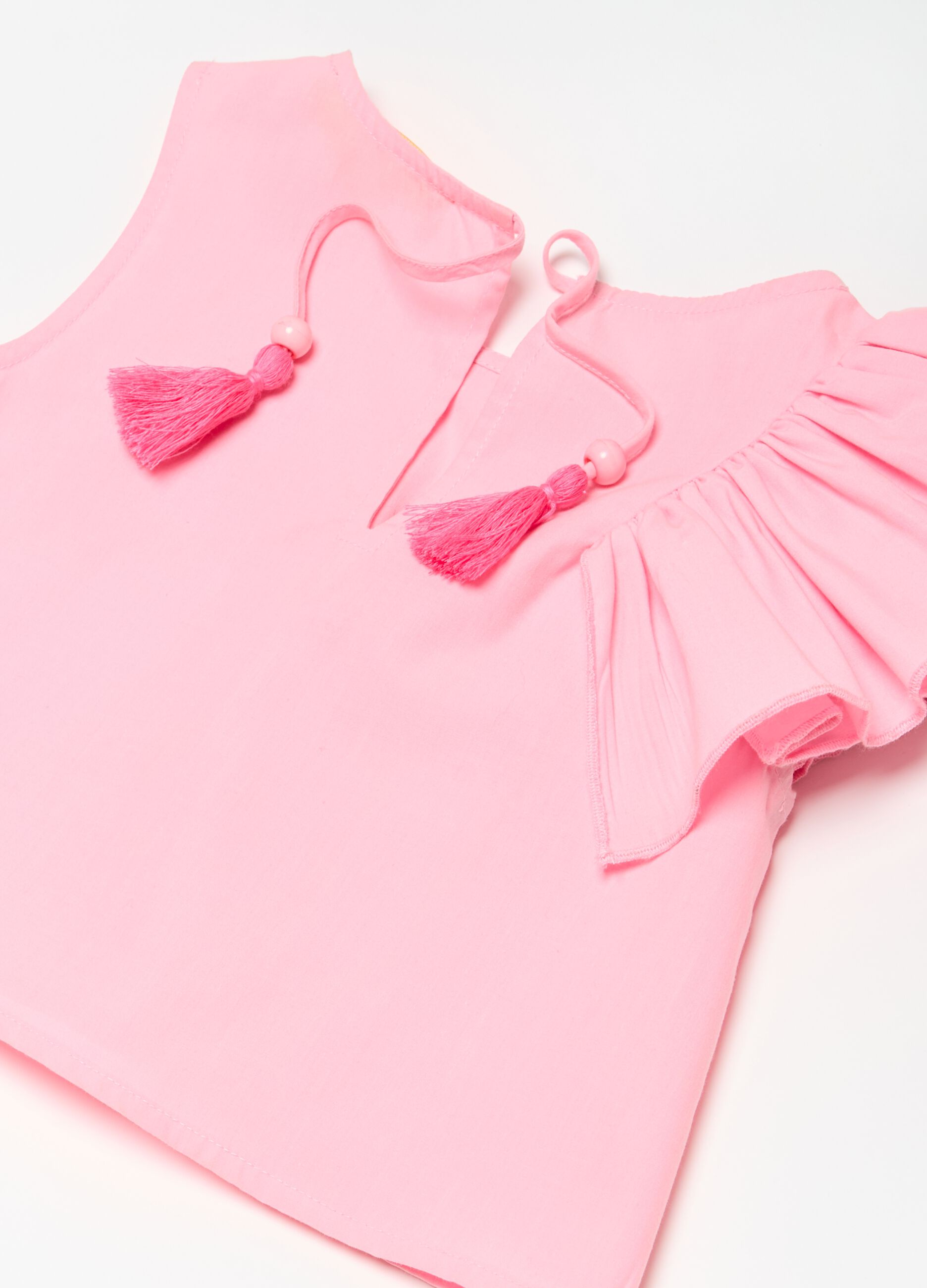 Tank top with flounce and lettering embroidery