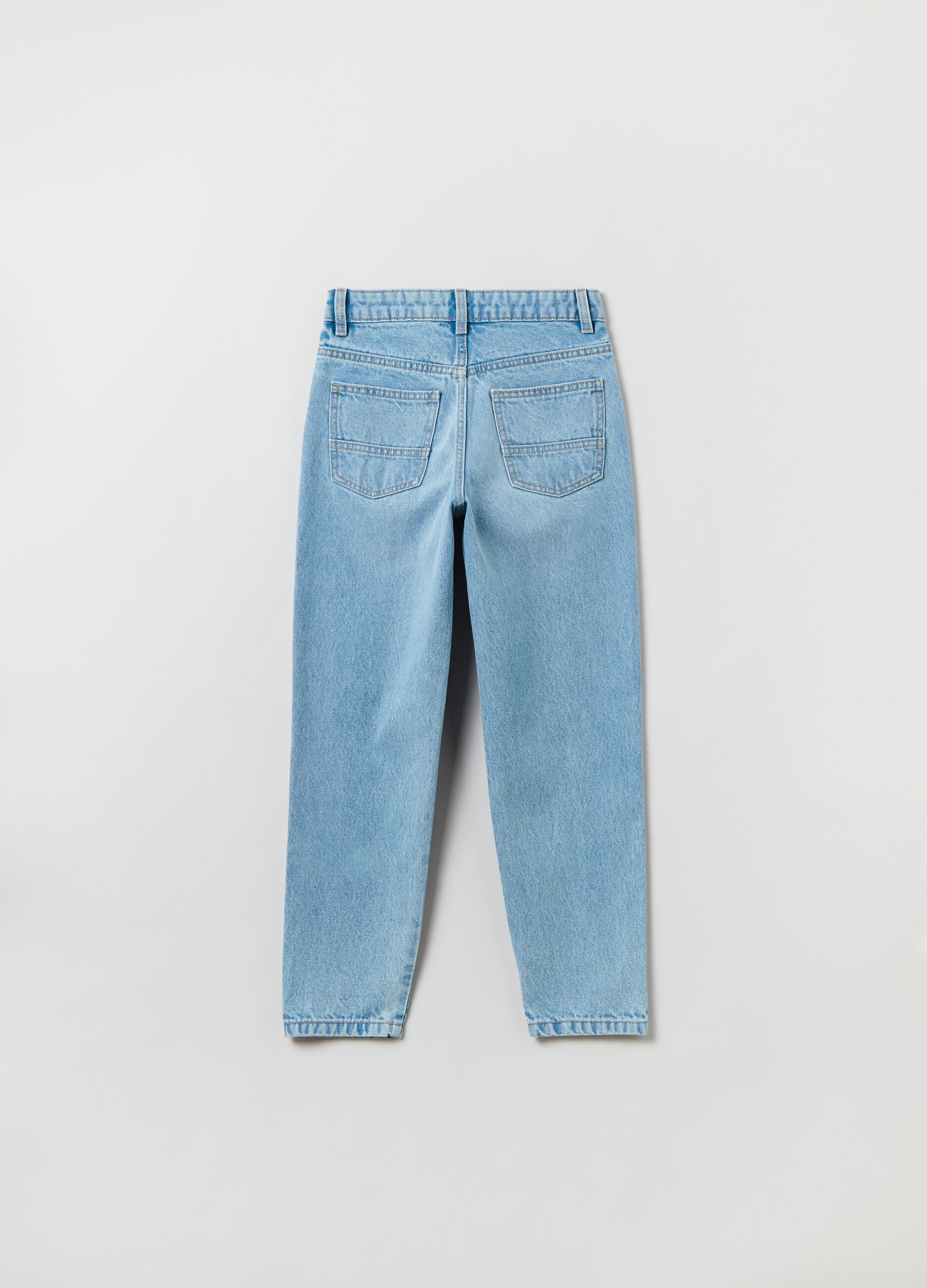 Jeans mom fit con abrasioni_1