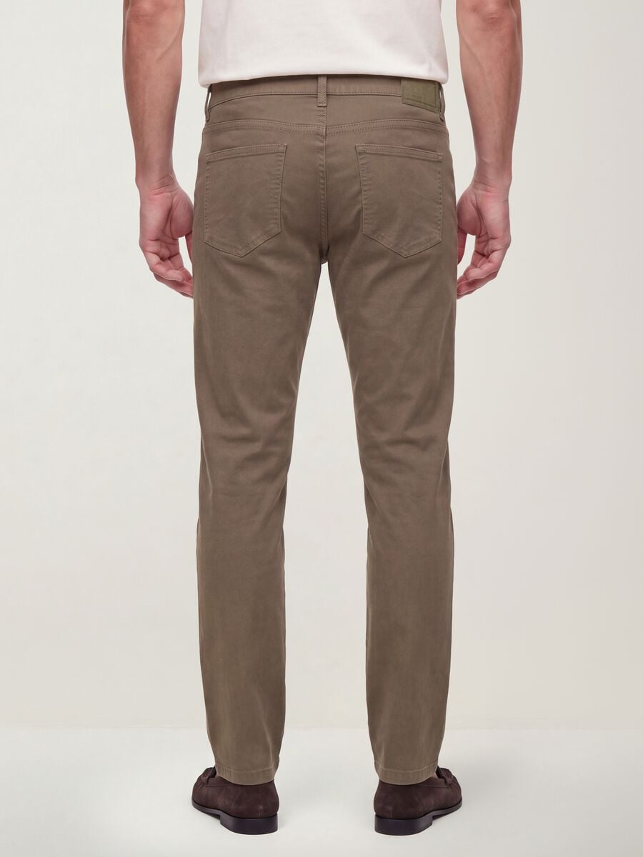 Pantaloni marroni in twill di cotone elasticizzato slim fit_2
