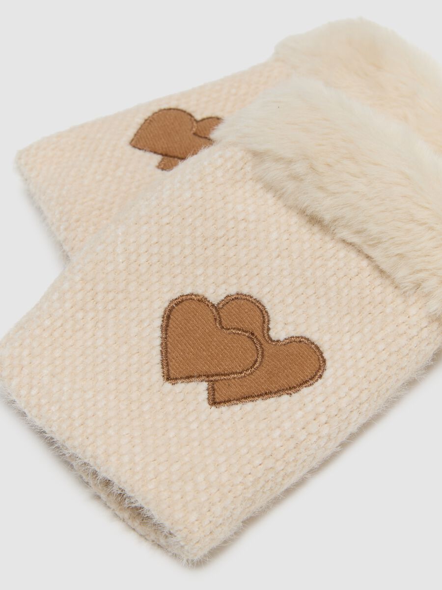 Beige gloves with embroidery_2