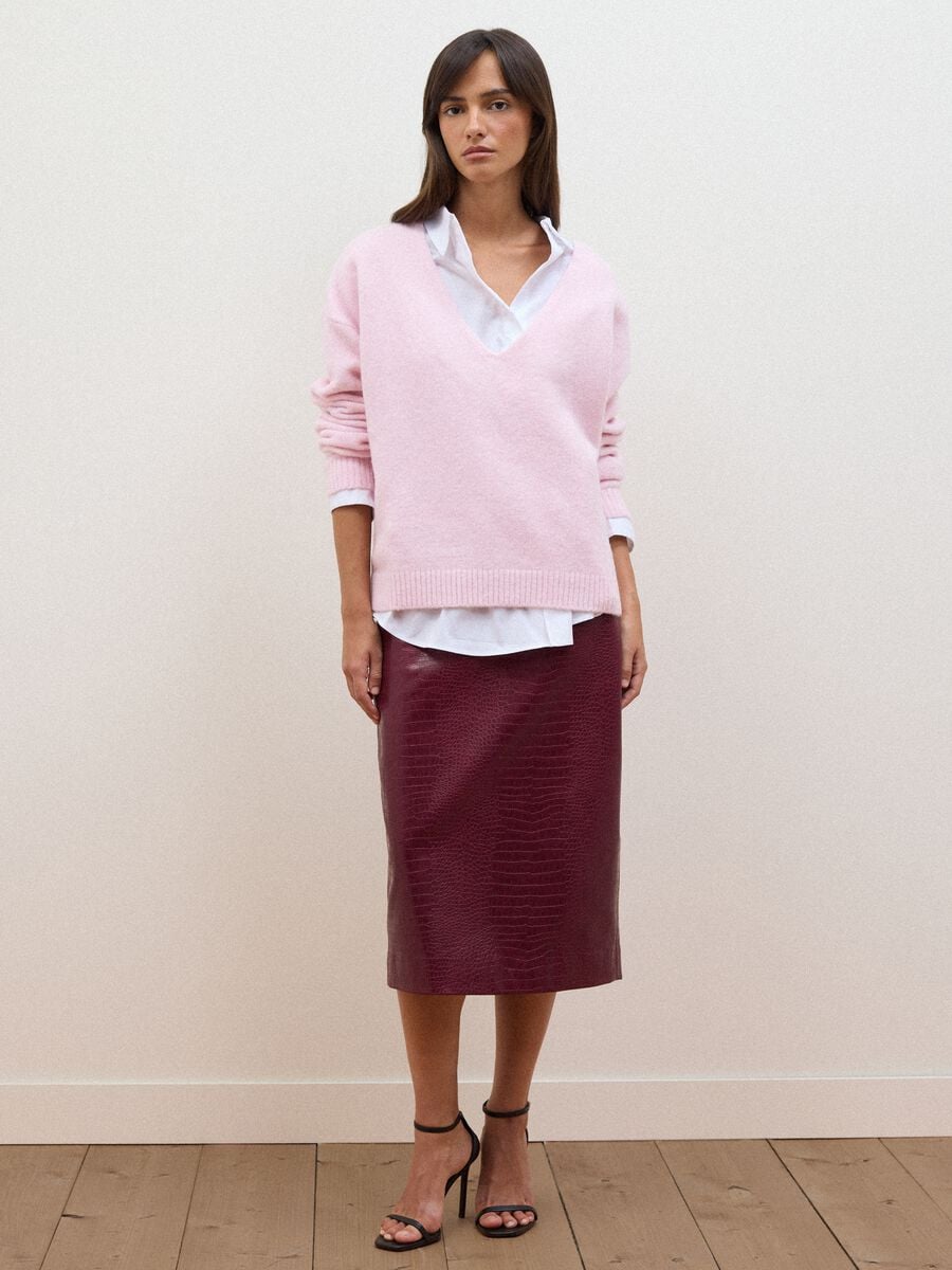 Pink stretch wool jumper with deep V-neck and oversized fit_1