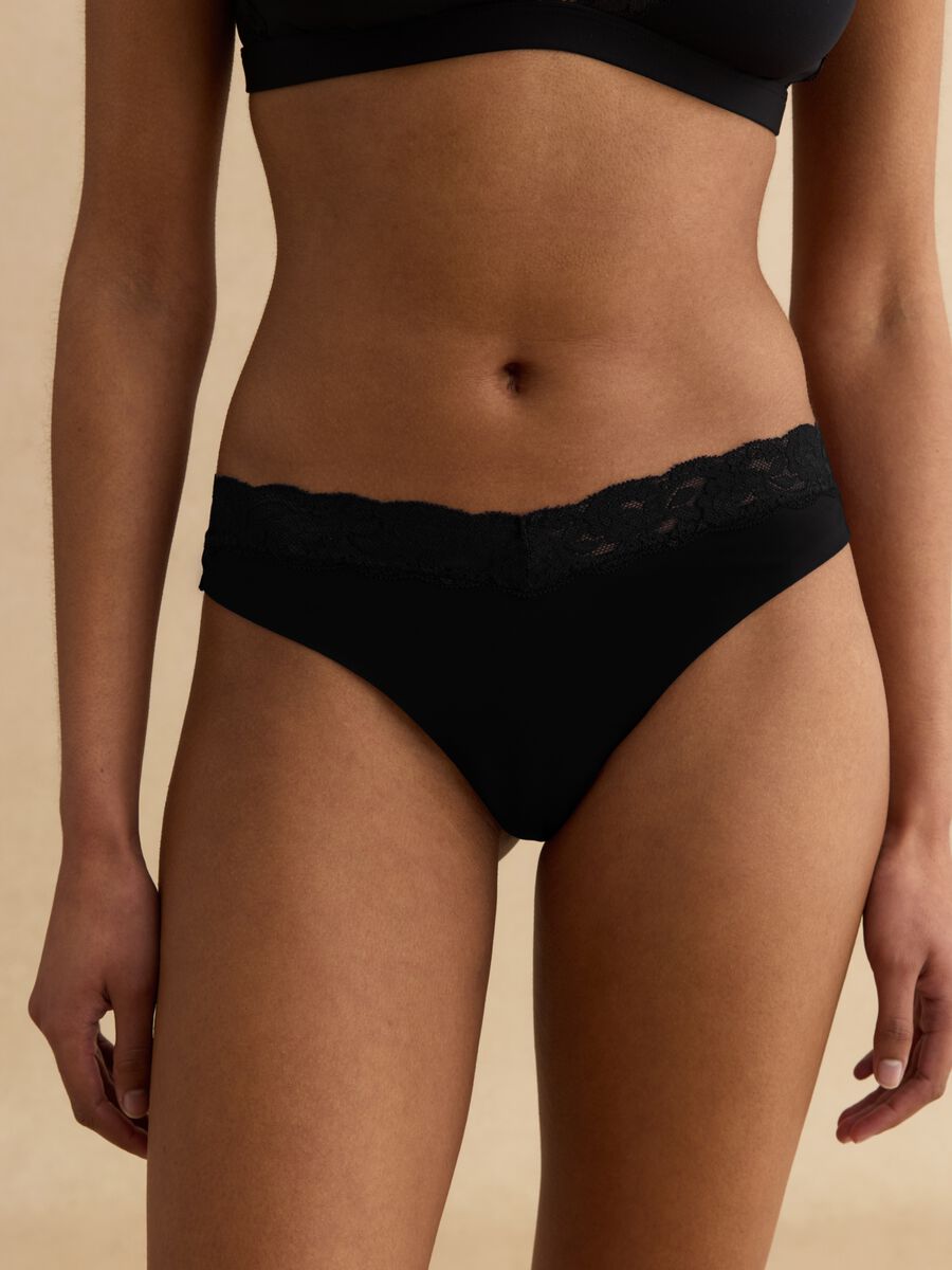 Black thong in stretch fabric with lace details_1