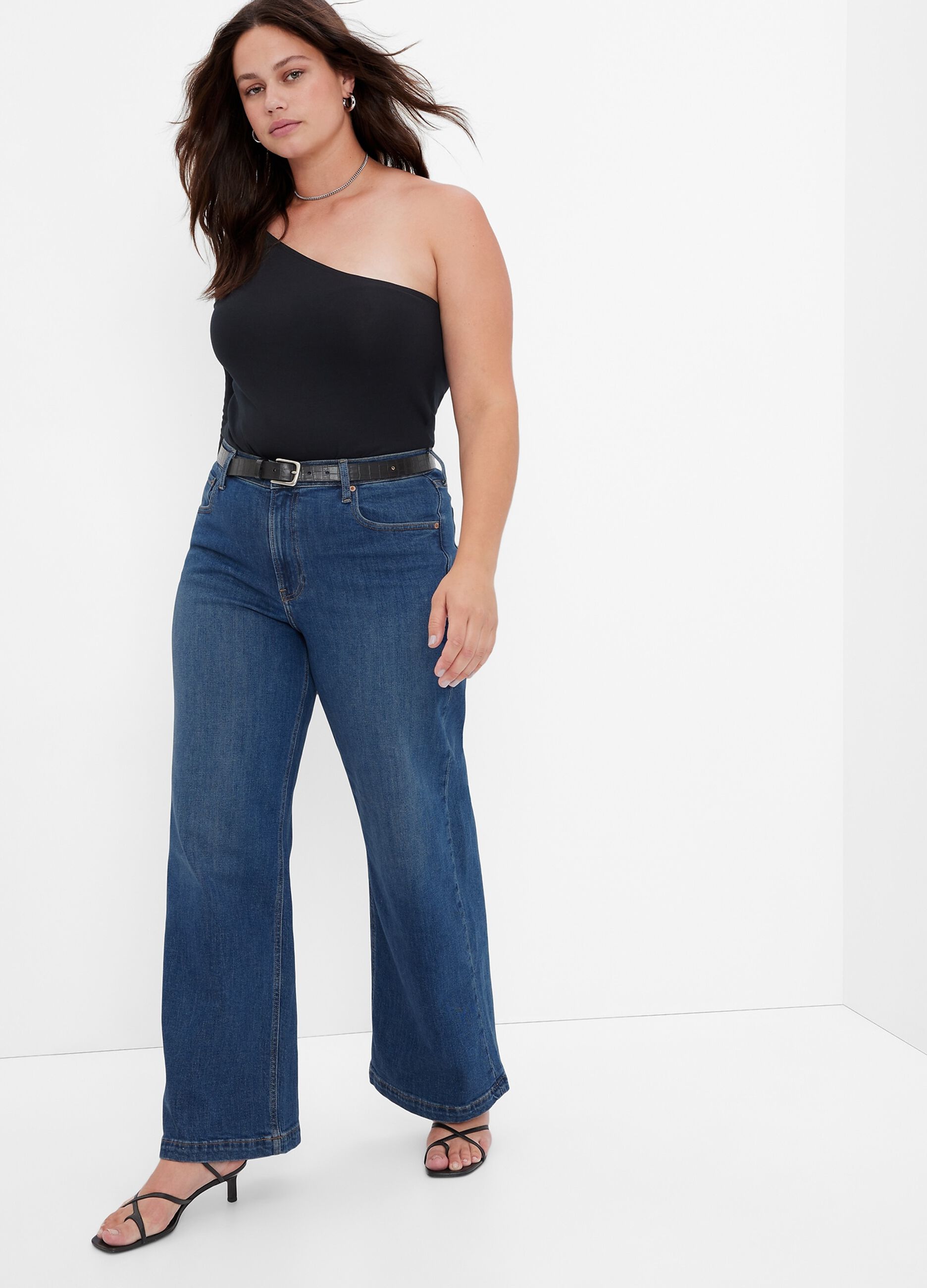 Wide-leg jeans with high waist