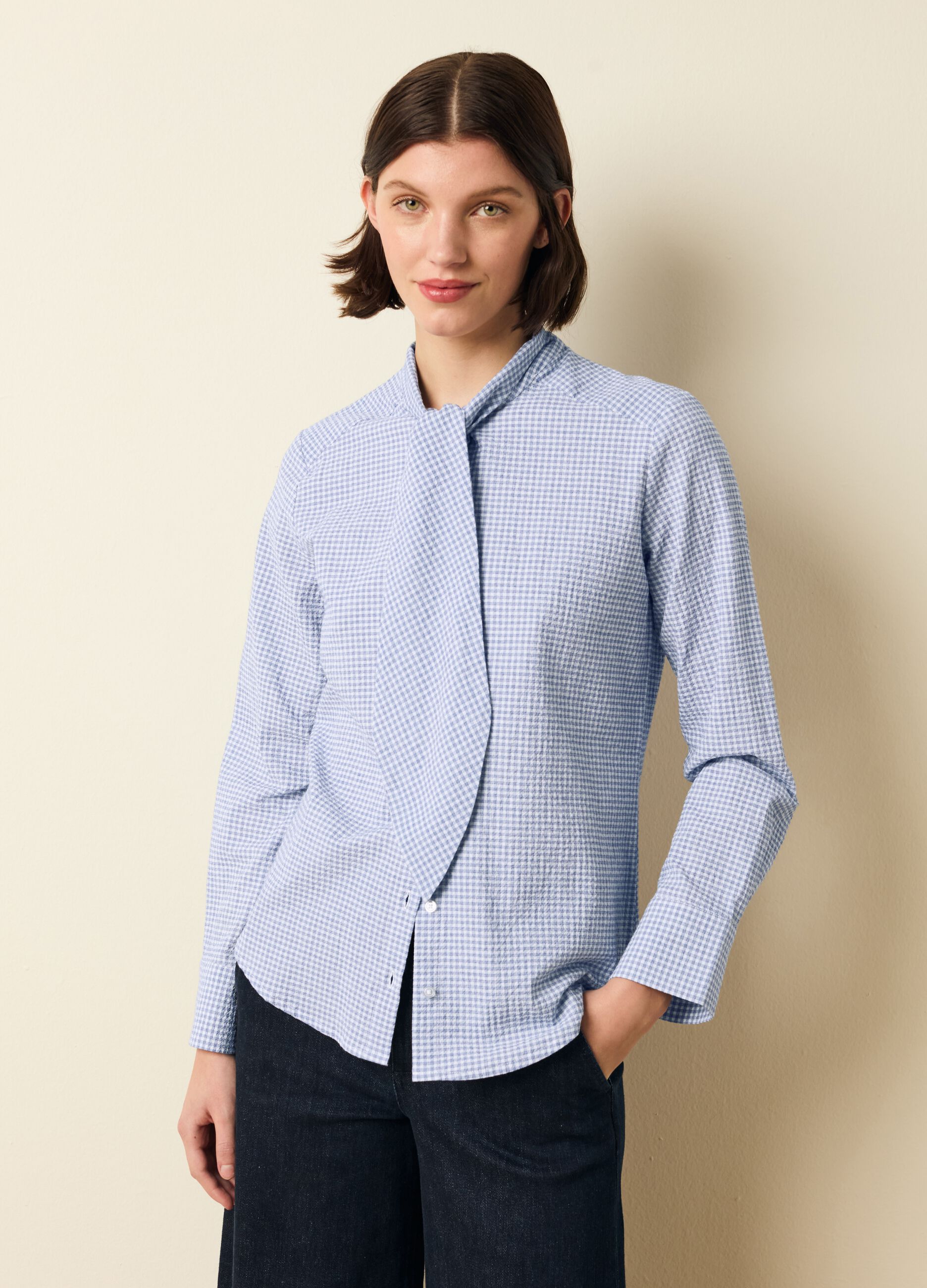 Blusa a quadretti con foulard