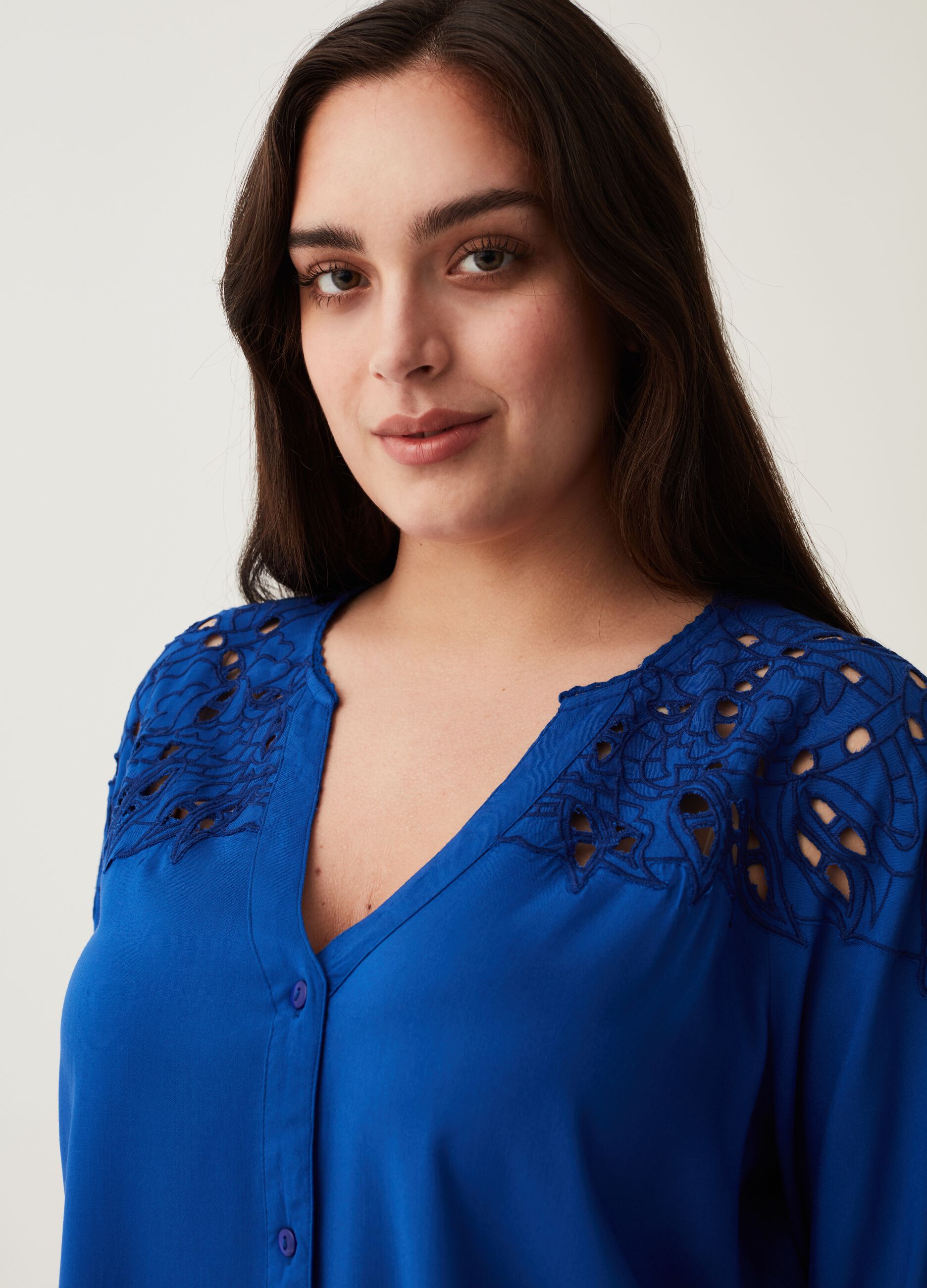 Blusa con inserti in sangallo Curvy MYA_1