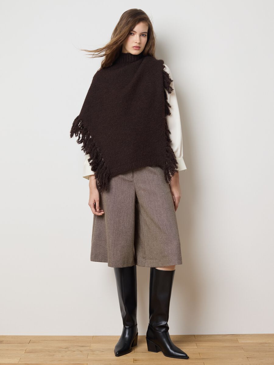 Poncho con frange marrone_0