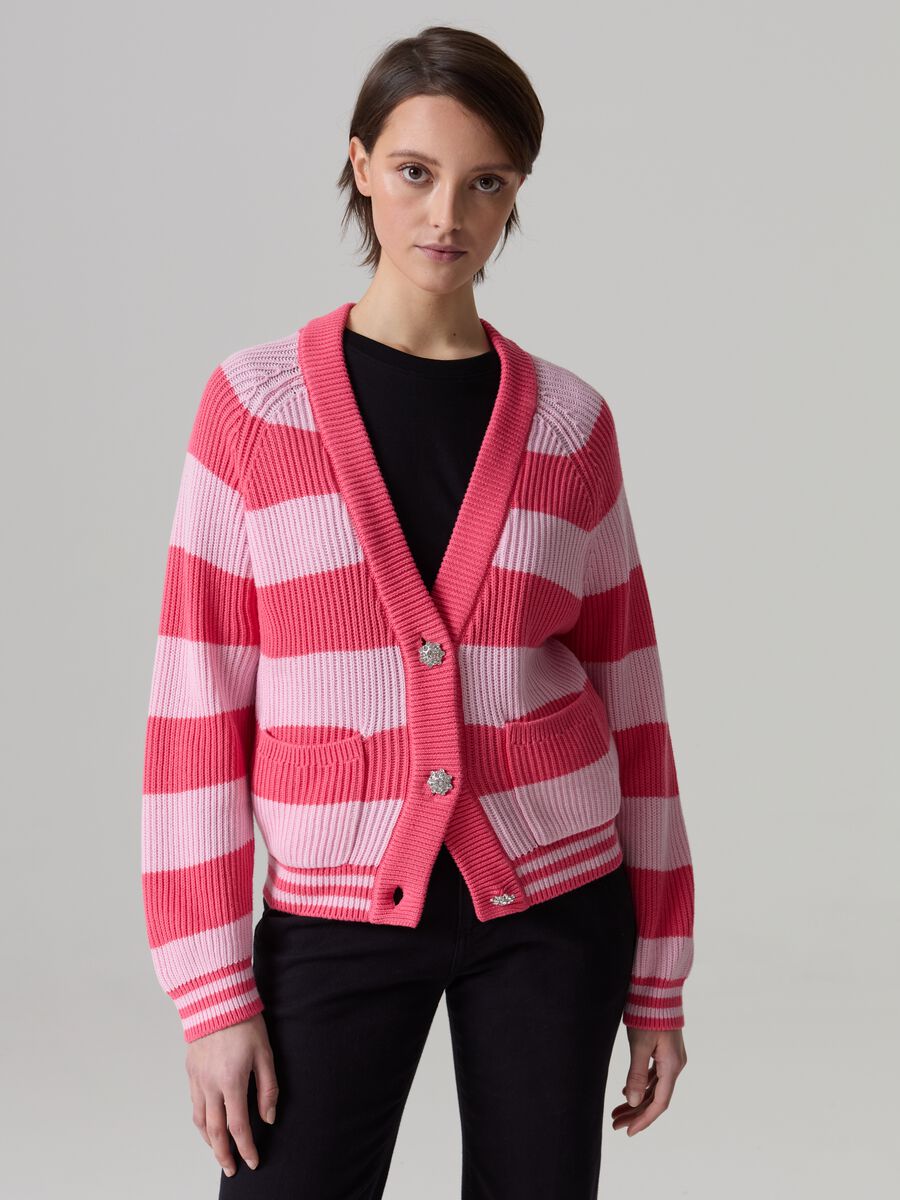 Cardigan a righe con bottoni gioiello_0