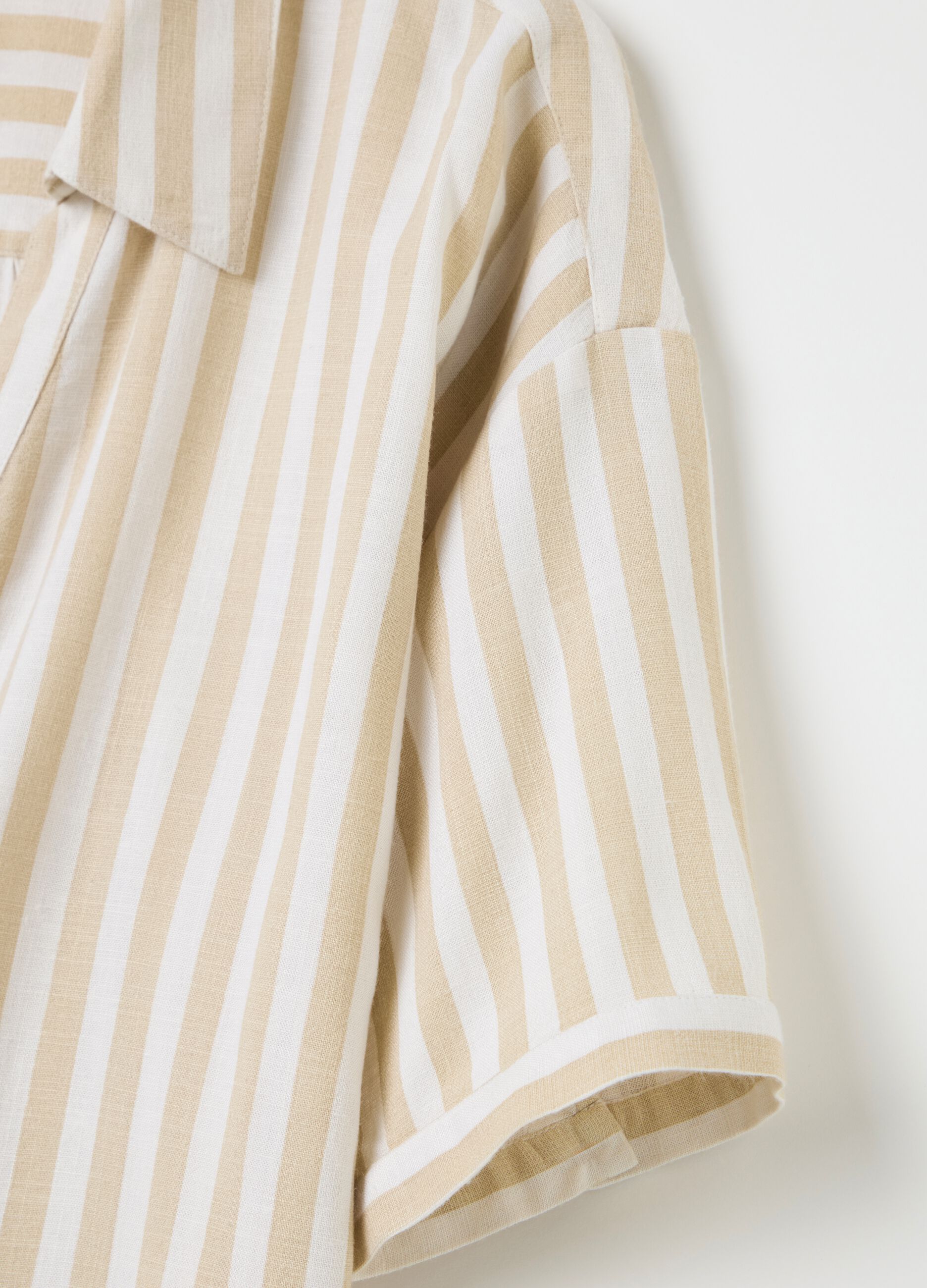 Camicia da donna multicolor regular fit con maniche corte e colletto