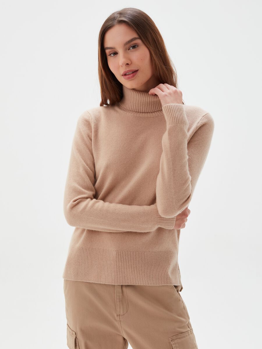 Dolcevita in cashmere con spacchi_0