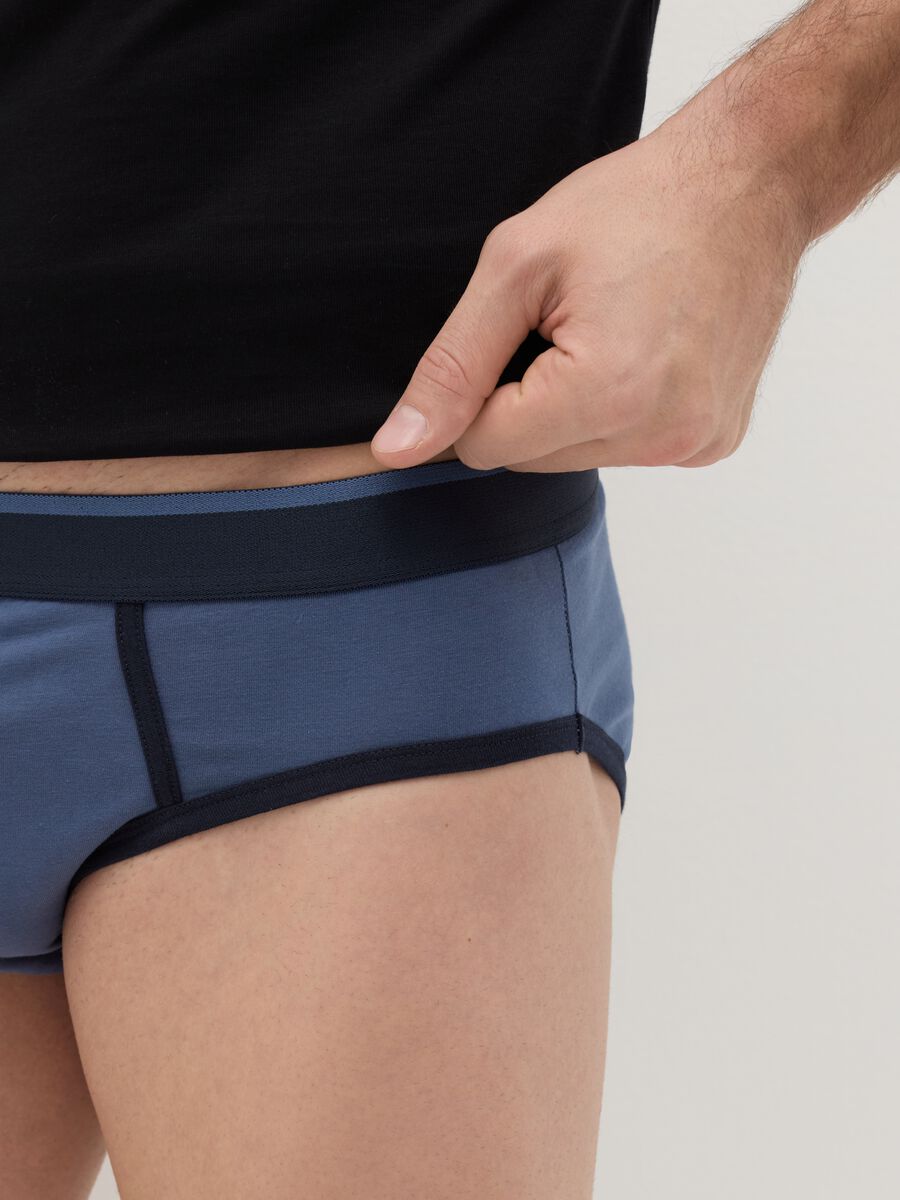 Stretch briefs with contrasting details_2