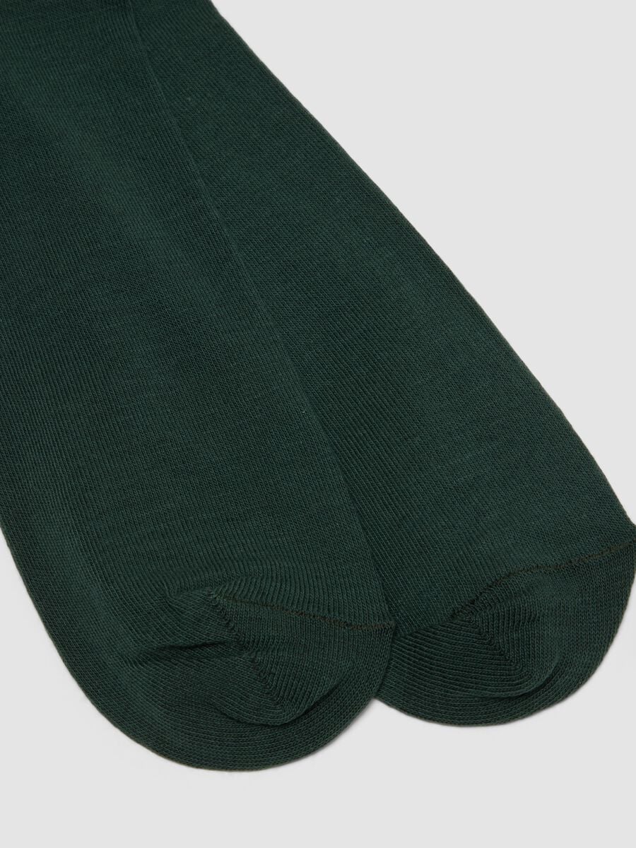 Two-pack of blue and green long socks in stretch cotton_2