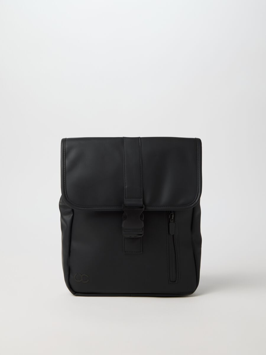 Small backpack with flap and buckle_0