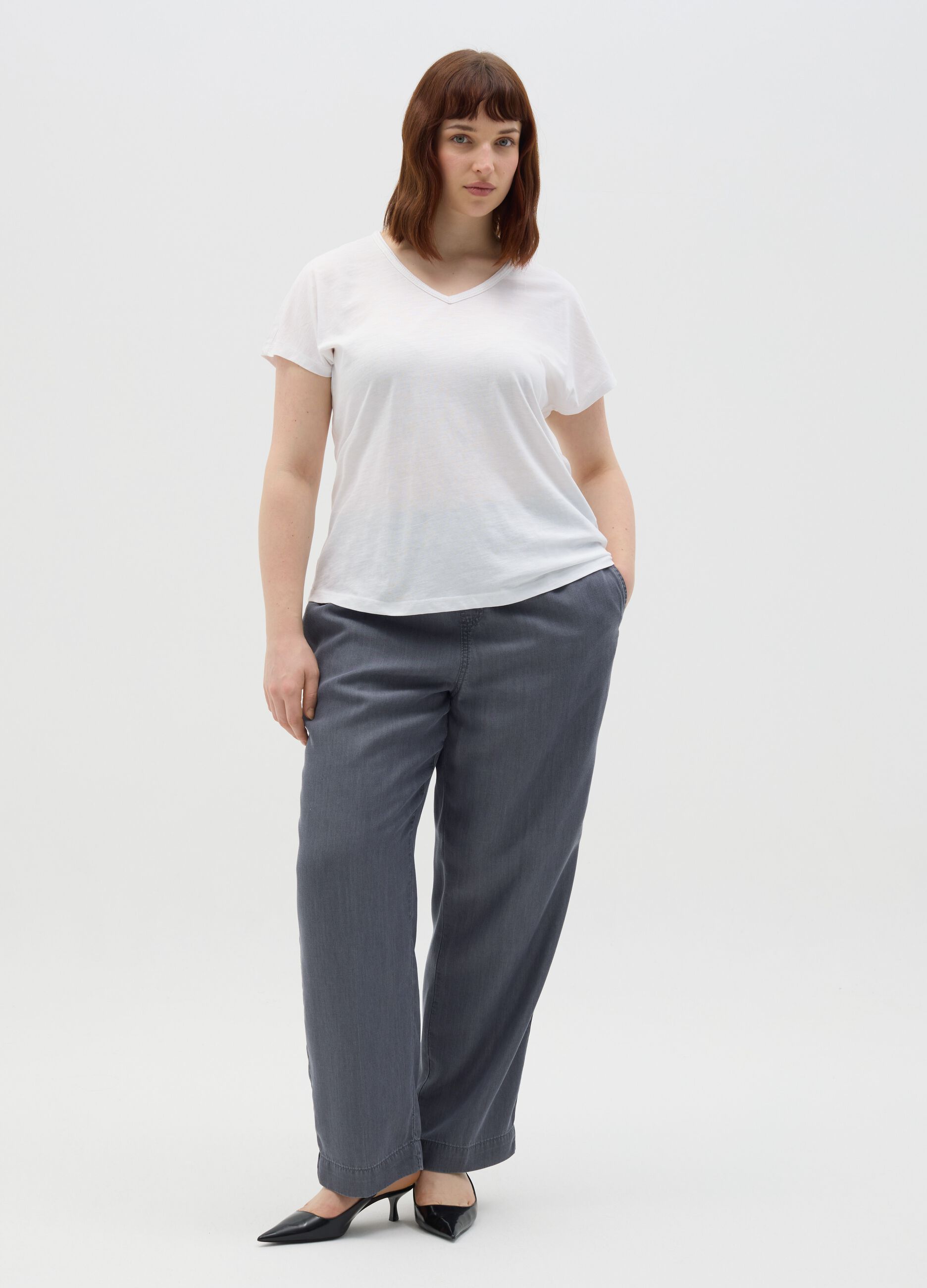 T-shirt bianca con scollo a V Curvy