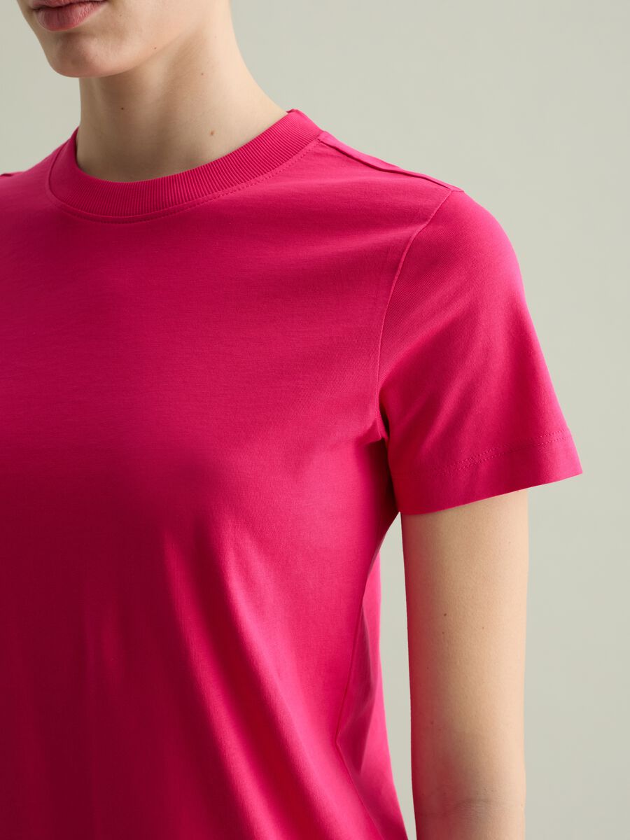 Cotton T-shirt with round neck_2